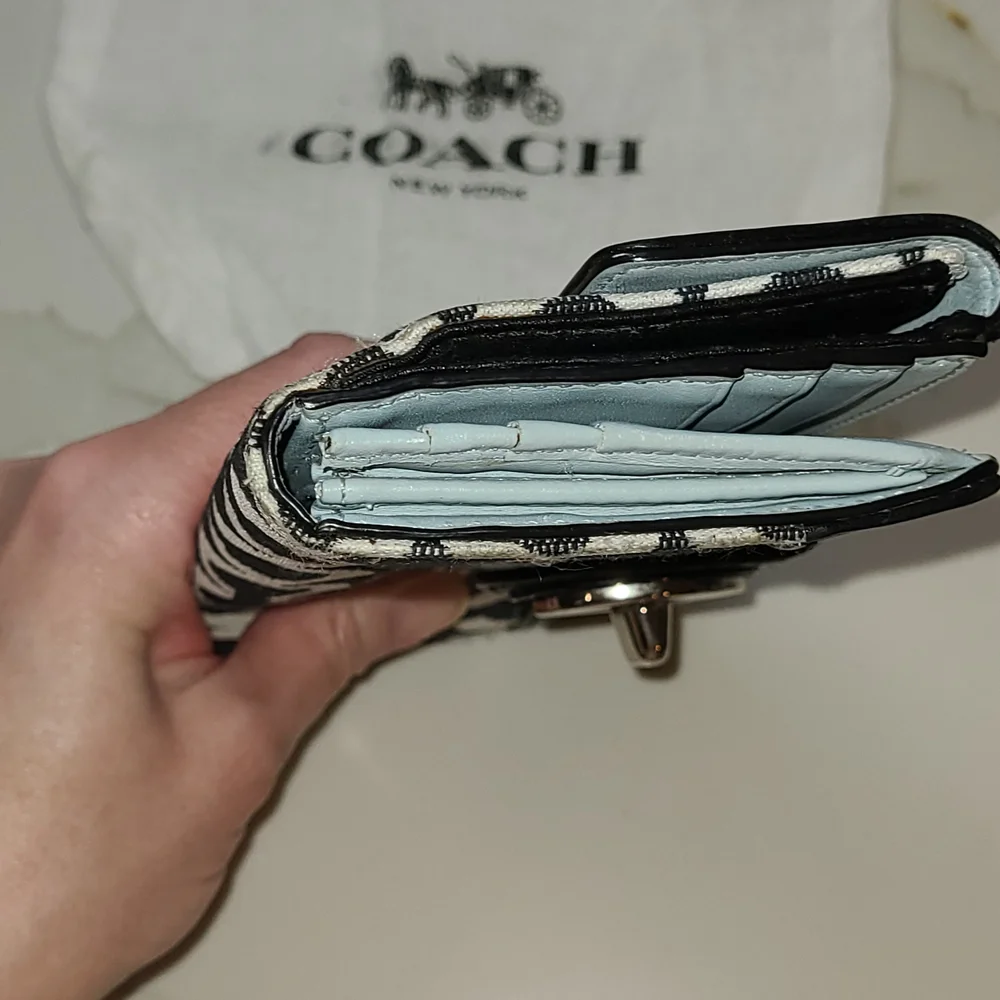 Coach Turnlock Black and White Women's Wallet EUC
